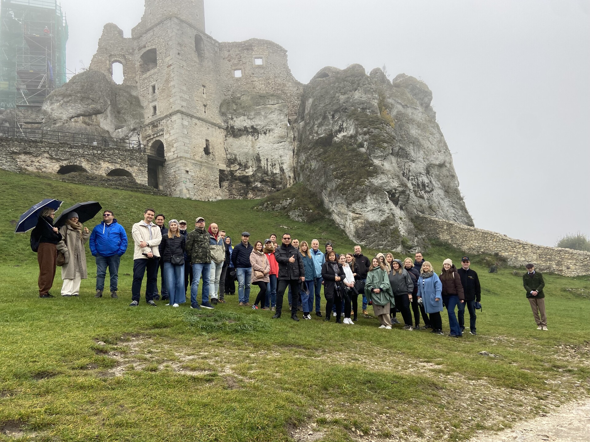 uczestnicy_konferencji_ipb_2025_-_wycieczka_zamek_ogrodzieniec.jpg