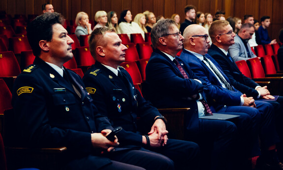 Na zdjęciu widoczni są zaproszeni na inaugurację goście.