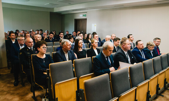 Uczestnicy inauguracji: członkowie rady społecznej, studenci, pracownicy wydziału i zaproszeni goście